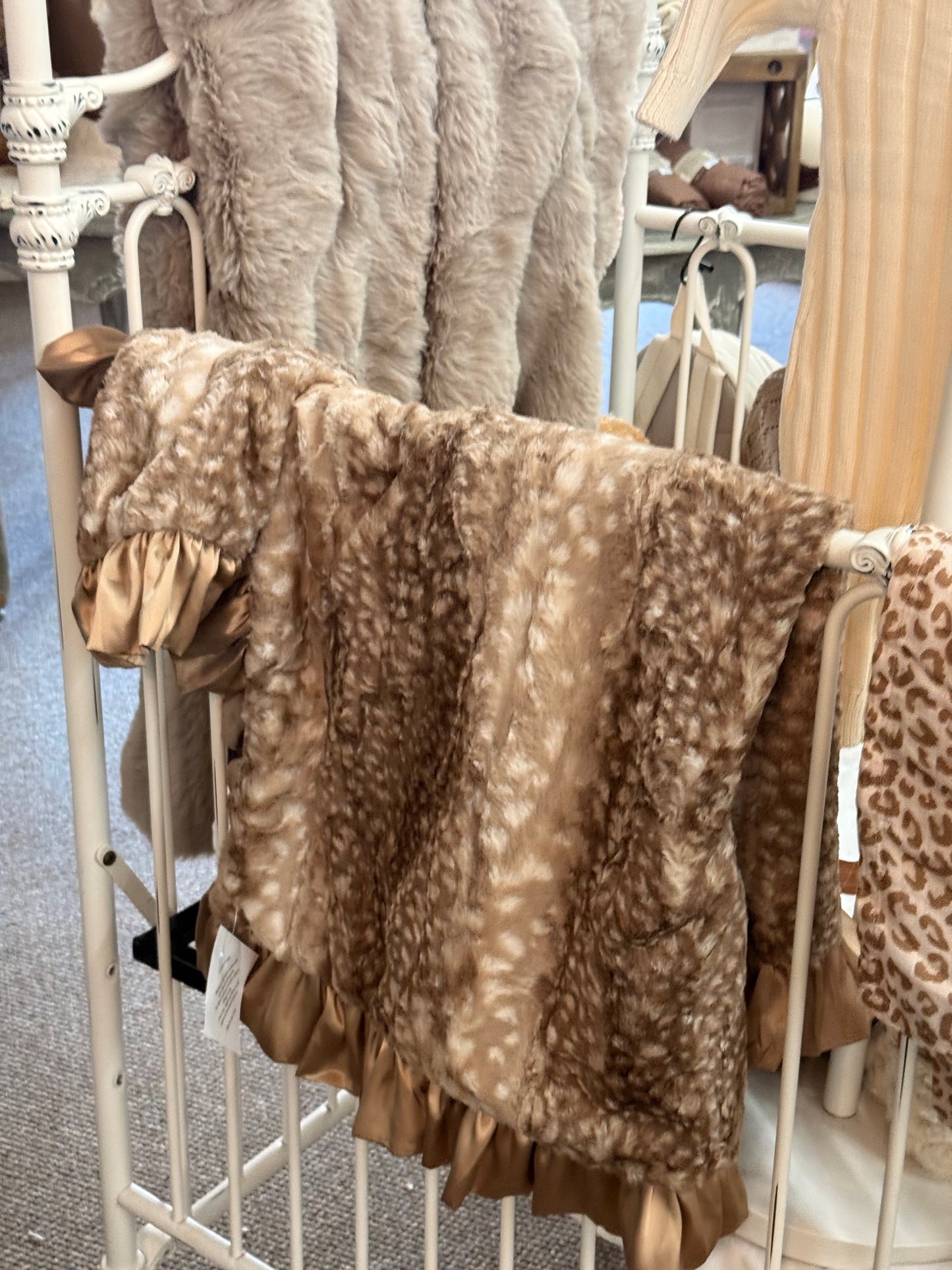 Doe Print Blanket with cappuccino satin