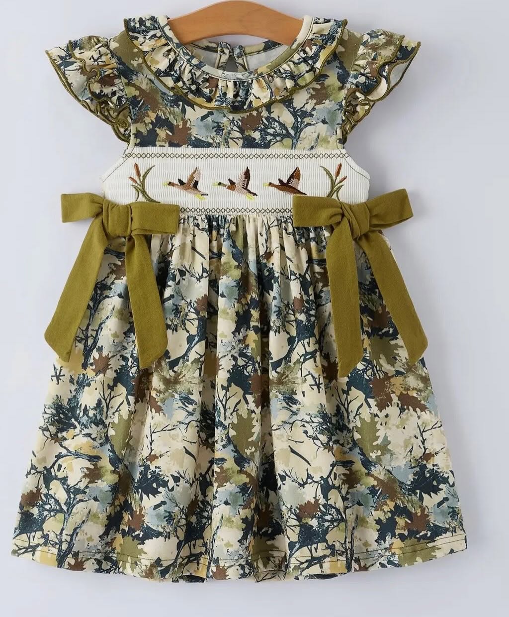 Absolutely adorable mallard smocked dress